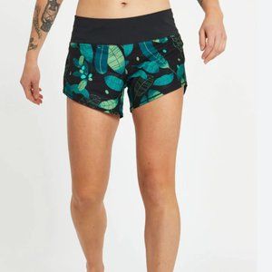 Oiselle Green Leaf Print Special Edition Roga Shorts